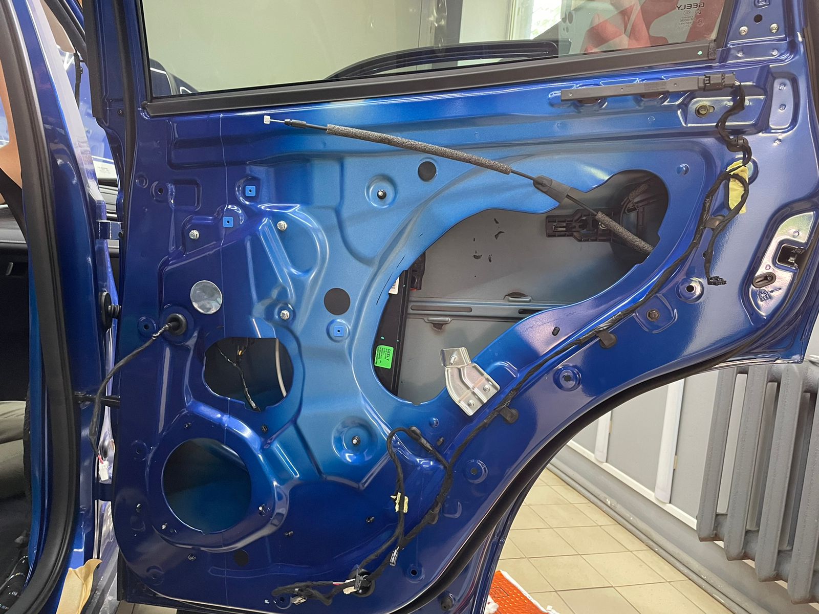 двери Geely Atlas Pro